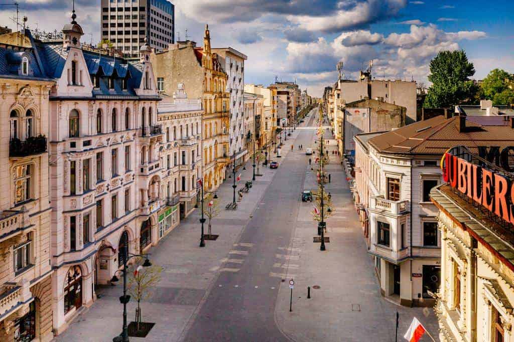 Łódź - widok na ulice i kamienice
